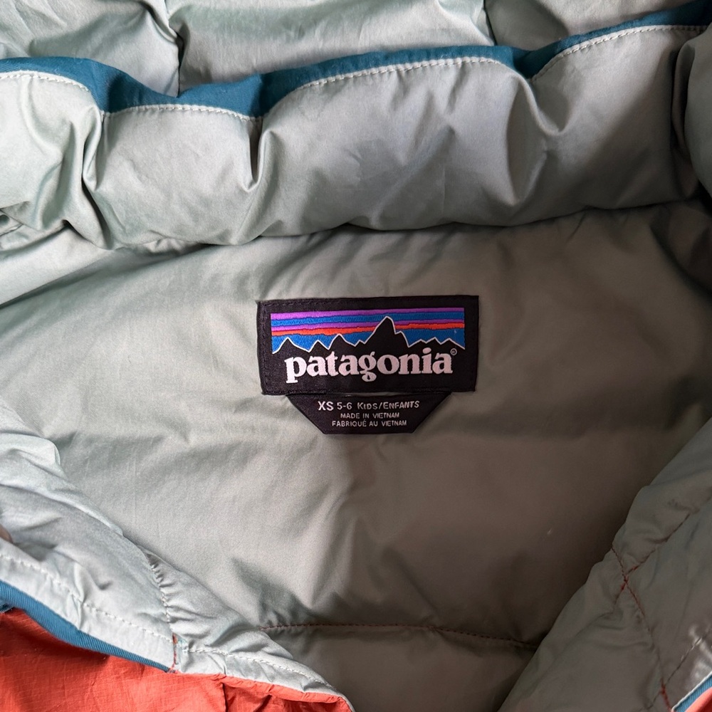 Kids Patagonia Two-Tone Hooded Puffer Jacket - Picture 2 of 5